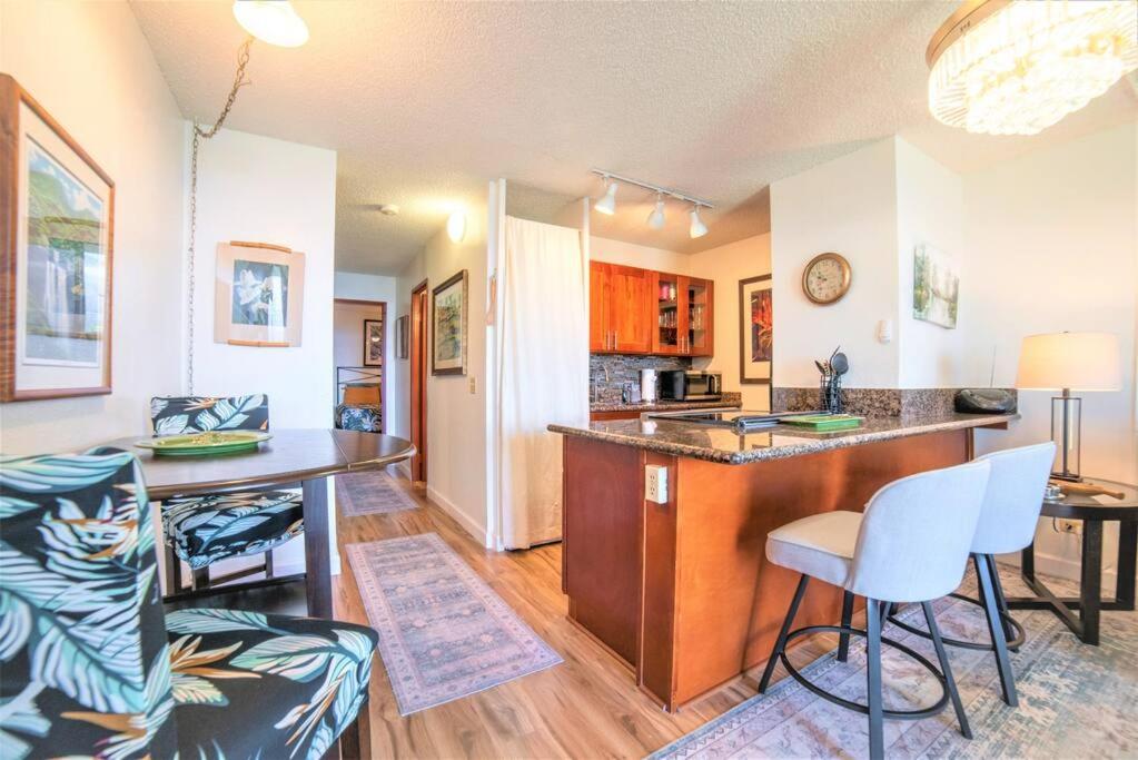 Stunning Maui Direct Ocean Front On The Beach, Walk To Beach From Condo, Watch Turtles, Whales, Ac In All Rooms Ocean View Pool And Spa Wailuku Bagian luar foto